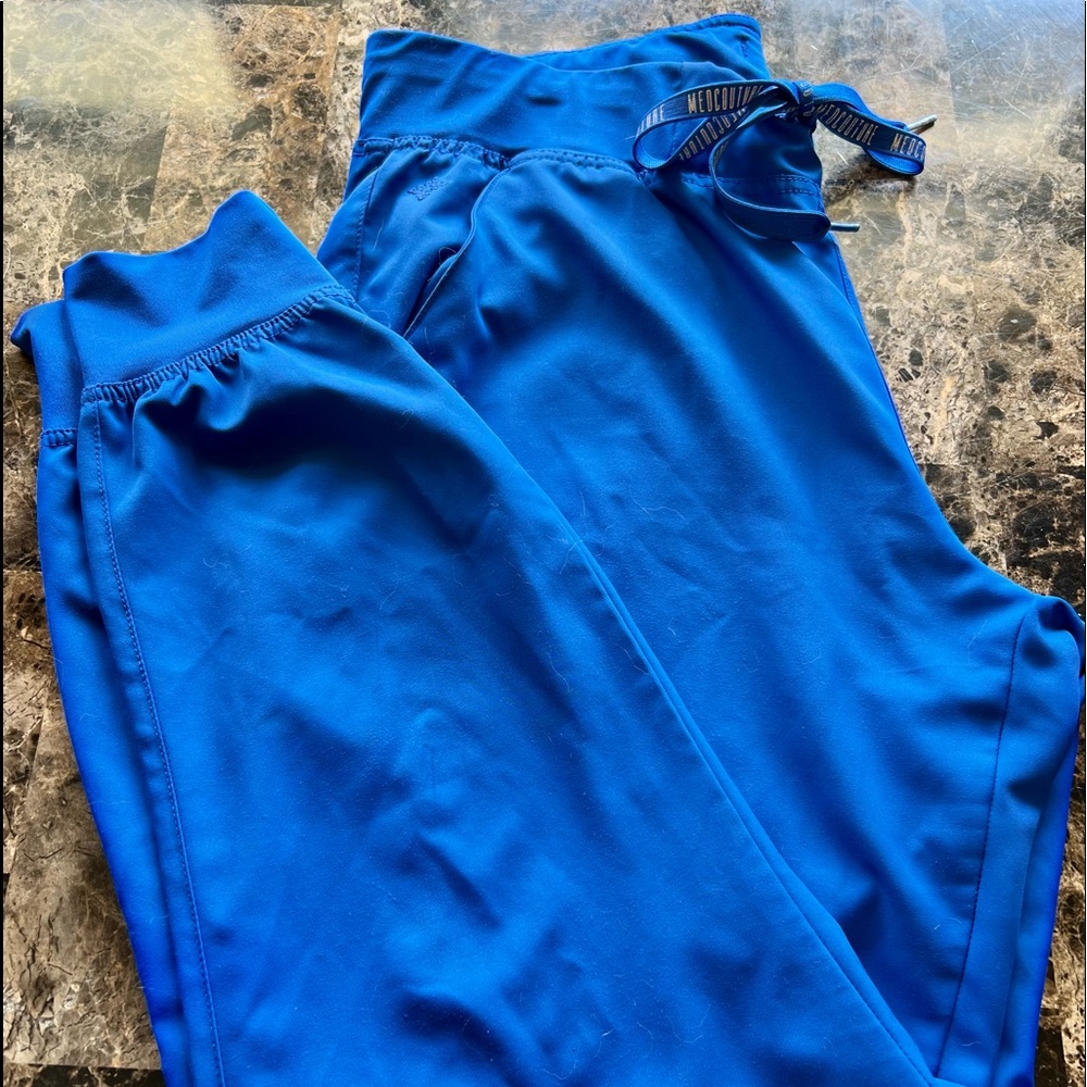 Med Couture Insight Joggers and Touch V neck Scrub top